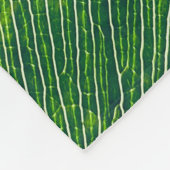 緑の葉のマクロ写真 フリースブランケット (角)