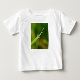 緑の葉の水滴 ベビーTシャツ