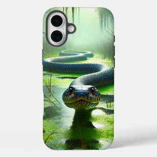 緑の蛇が沼を襲う iPhone 16 PLUSケース