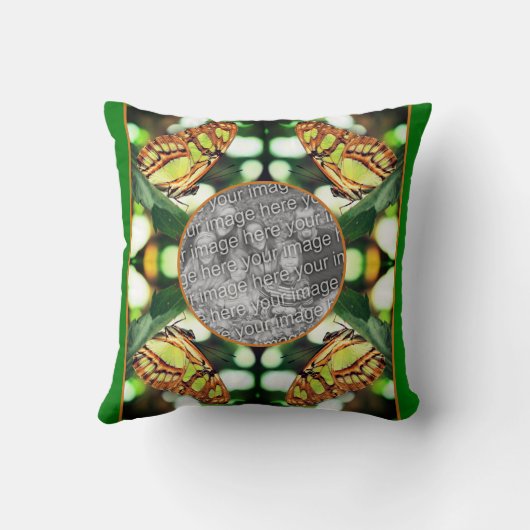緑の蝶のポーズ付けフレーム自分の写真を作成 クッション (裏面)