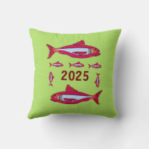 緑の装飾用クッションと赤魚2025