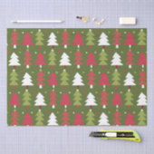 緑の裏地を持つクリスマスツリーと雪片 薄葉紙 (クラフト)