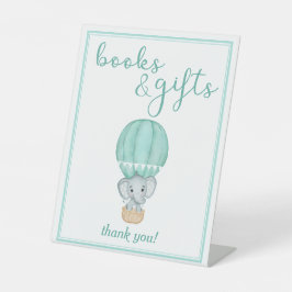 緑の象の赤ちゃんシャワー本とギフト 台座サイン