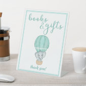 緑の象の赤ちゃんシャワー本とギフト 台座サイン (インサイチュ)