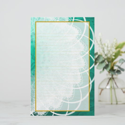 緑の質の文房具の並べられた白いレース 便箋 (スタンド正面)