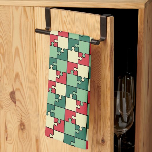 緑の赤いジオメトリックパズルピースのパターン キッチンタオル (三つ折り)