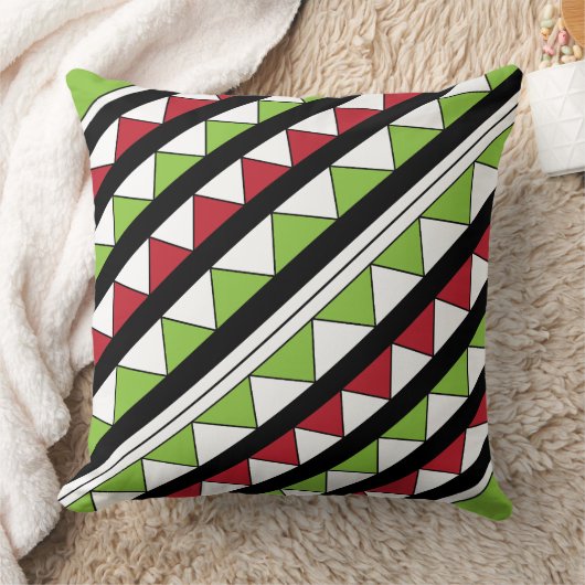 緑の赤い三角形の黒い対角線のストライプパターン クッション (ブランケット)