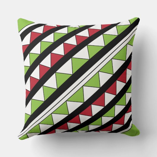 緑の赤い三角形の黒い対角線のストライプパターン クッション (裏面)