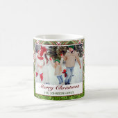 緑の赤い格子松の枝メリークリスマスフォト コーヒーマグカップ (中央)