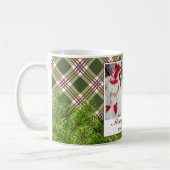 緑の赤い格子松の枝メリークリスマスフォト コーヒーマグカップ (左)