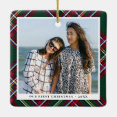 緑の赤い格子模様の初めてのクリスマスの写真 セラミックオーナメント (裏面)