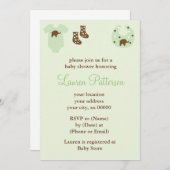 緑の赤ちゃん服ニュートラルベビーシャワー 招待状 (正面/裏面)