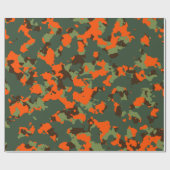 緑の迷彩柄とセーフティブレーズオレンジ ラッピングペーパー (フラット)