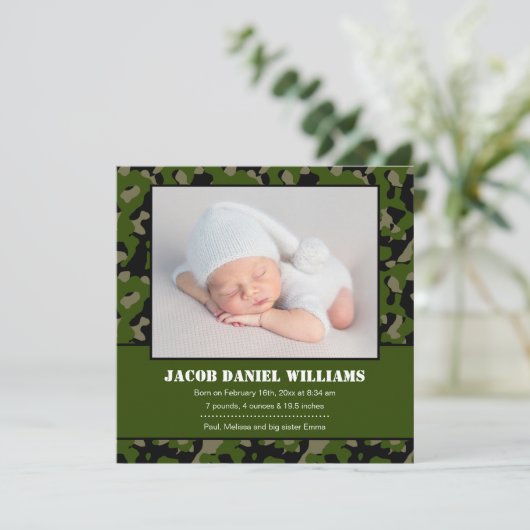 緑の迷彩柄ベビー写真誕生のお知らせ 案内状 (スタンド正面)