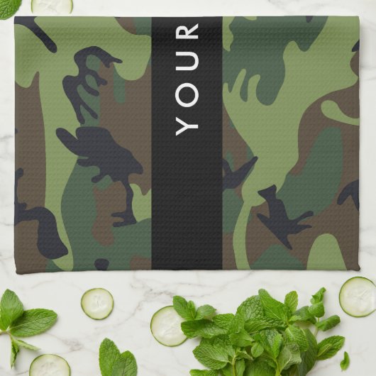 緑の迷彩模様、お名前、パーソナライズ キッチンタオル (折り畳み)