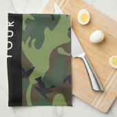 緑の迷彩模様、お名前、パーソナライズ キッチンタオル (四つ折り)