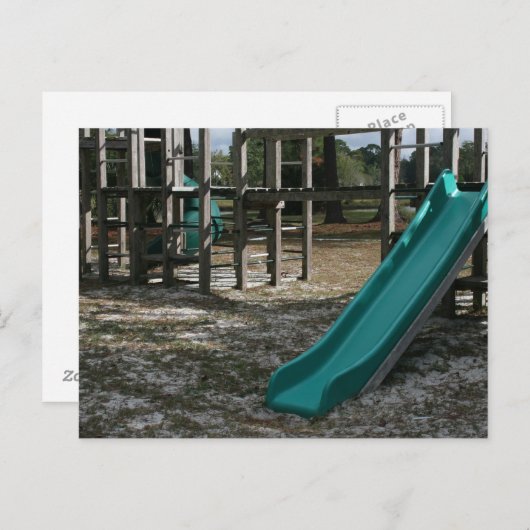 緑の遊び場の滑り台、木のジャングルジム ポストカード (正面/裏面)