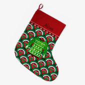 緑の醜いクリスマスセーターの半円に名前を付ける ラージクリスマスストッキング (正面 (吊り時))