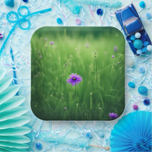 緑の野に咲く紫の野の花 ペーパープレート (パーティー)