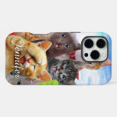 緑の野原で遊ぶかわいい子猫たち iPhoneケース (裏面横)