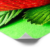 緑の野原に並ぶ新鮮ないちご ポスター (角)