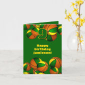 緑の金ゴールドチームカラーバスケット子供の誕生日 カード (黄色い花)