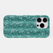 緑の金属上の雨滴 iPhoneケース (裏面横)