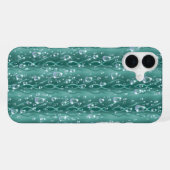 緑の金属上の雨滴 iPhoneケース (裏面横)