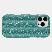 緑の金属上の雨滴 iPhoneケース (裏面横)