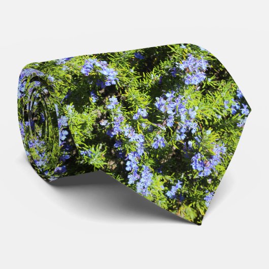 緑の針の青いローズマリーの花 ネクタイ (ロール)