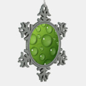 緑の雨滴パターン スノーフレークピューターオーナメント (左)