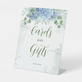 緑の青いアジサイのカードとギフト赤ちゃんシャワー 台座サイン