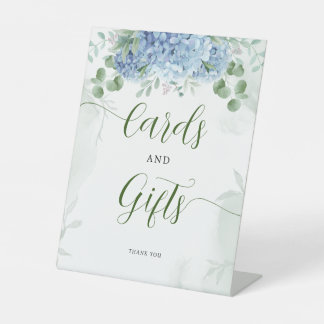 緑の青いアジサイのカードとギフト赤ちゃんシャワー 台座サイン