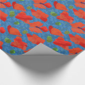 緑の青い背景に緋色の野のケシ ラッピングペーパー (角)