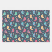 緑の青カラフルい黄色を覗く子供かわいい鳥 ラッピングペーパーシート (正面)