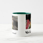 緑の頬のConureの朝人 ツートーンマグカップ (中央)