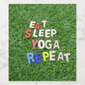 緑の食べ草の上でヨガのスリープゴルフリピート ワインラベル (シングルラベル)