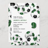 緑の黒いサッカーボール男の子女の子誕生日 招待状 (正面/裏面)