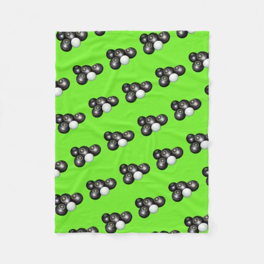 緑の黒い芝生と子猫 フリースブランケット (正面)