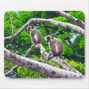 緑の2匹のサルが木に座ってプリントマウスパッド マウスパッド