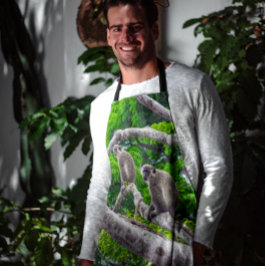 緑の2匹のサルが木のプリントエプロンに座って エプロン