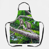 緑の2匹のサルが木のプリントエプロンに座って エプロン (正面)
