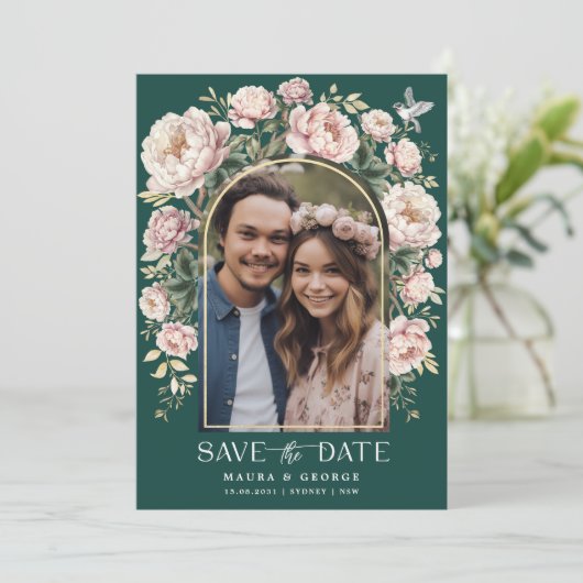 緑のChinoiserieフローラ鳥の写真の日付を保存 招待状 (スタンド正面)