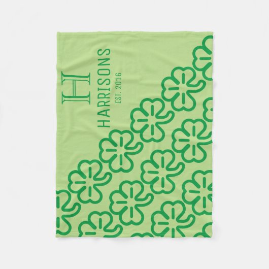 緑アイルランドシャムロックパーソナライズされたファミリー名 フリースブランケット (正面)