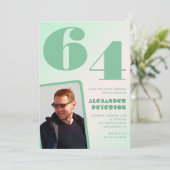 緑グラデーション 64歳の誕生日招待状 少年 写真 招待状 (スタンド正面)