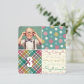 緑パッチワークパターン正方形ボーイフォト誕生日 招待状 (スタンド正面)
