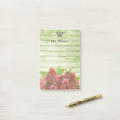 緑パーソナライズされたモノグラムのの木製背景 ポストイット (デスク上)