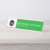 緑モダンと白 – ロゴ、名前、タイトルの追加 デスクネームプレート (正面)