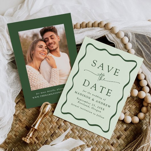 緑モダンの波状フレーム結婚写真 セーブザデート