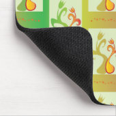 緑モダン、黄色、青のチューリップのカップルのパターン マウスパッド (コーナー)